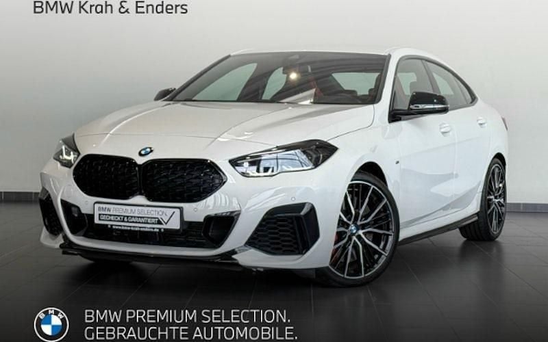Weiss Gebraucht 2022 BMW M235 M Sport Coupé | 37.688 € (Fairer Preis) - Bild 1/4