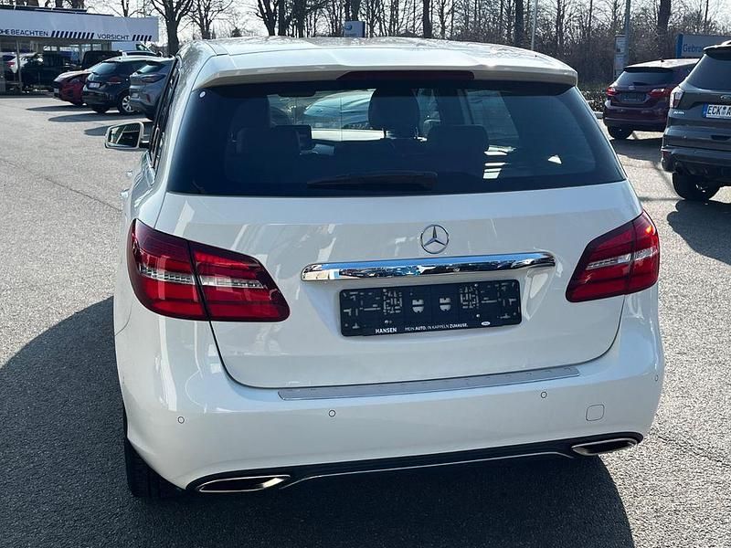 Gebraucht Mercedes B200 156 PS (114 kW) 2017 Weiß Van / Kleinbus
