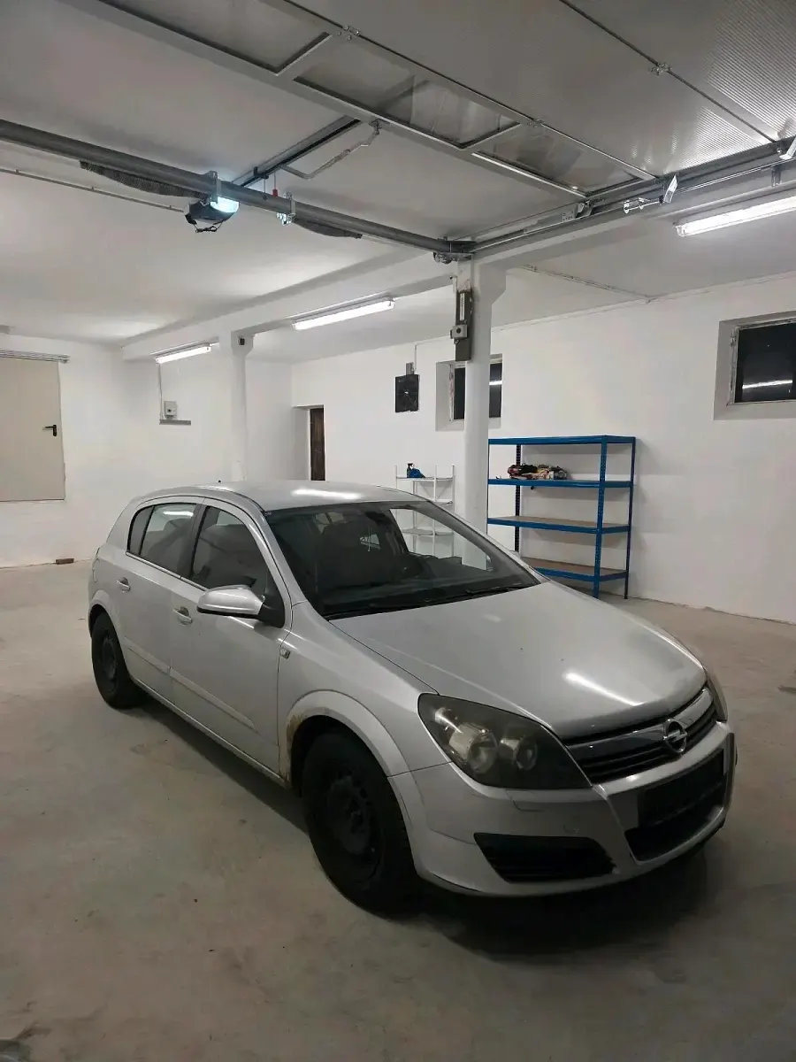 Second-hand Opel Astra 105 CP (77 kW) 2005 Argintiu Berlinǎ