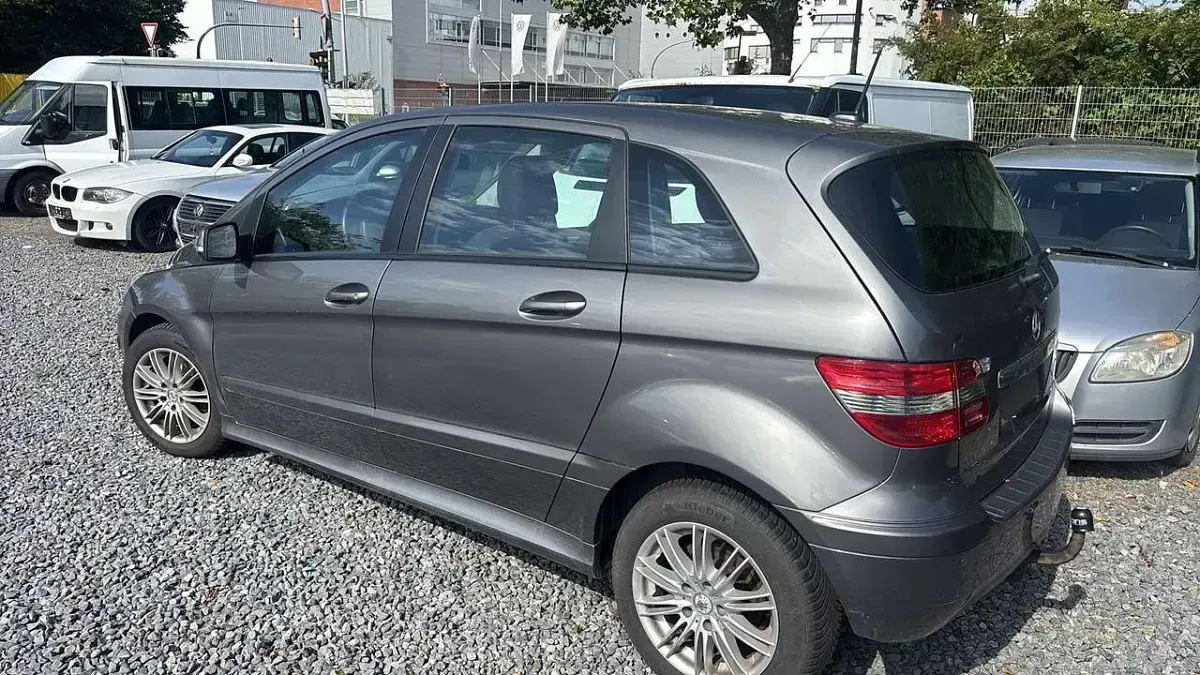 Gebraucht Mercedes B180 109 PS (80 kW) 2009 Mountaingrau  met. Van / Kleinbus