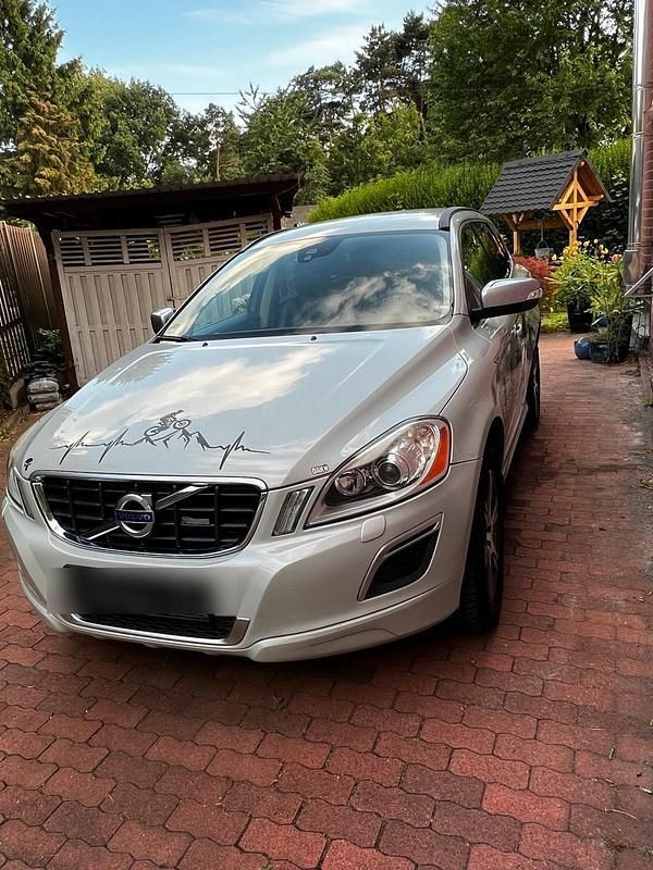 Weiß Gebraucht 2012 Volvo XC60 R-Design SUV | 12.000 € (Fairer Preis) - Bild 1/4