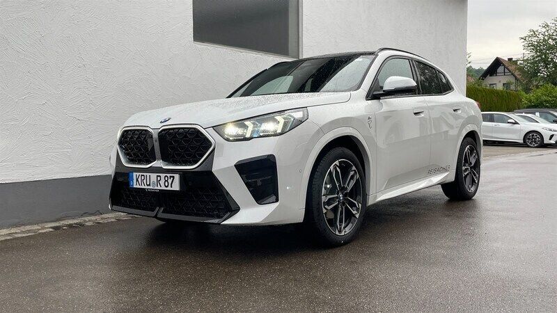 Alpinweiss Gebraucht 2025 BMW X2 Luxury Line SUV | 54.999 € (Teuer) - Bild 1/4