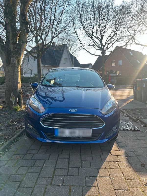 Gebraucht Ford Fiesta 80 PS (58 kW) 2014 Blau Kleinwagen