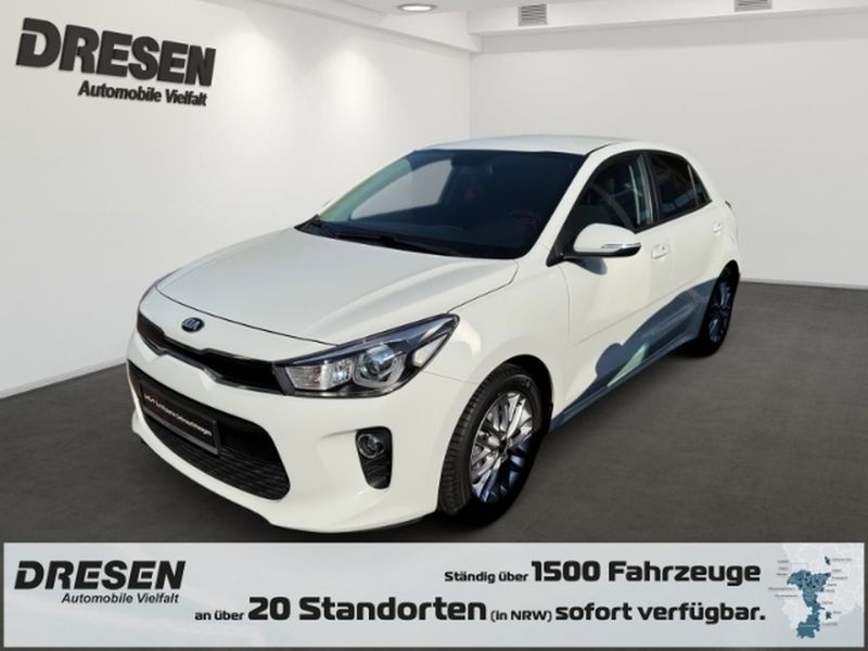 Weiß Gebraucht 2017 Kia Rio DREAM-TEAM Edition Limousine | 12.380 € (Teuer) - Bild 1/4