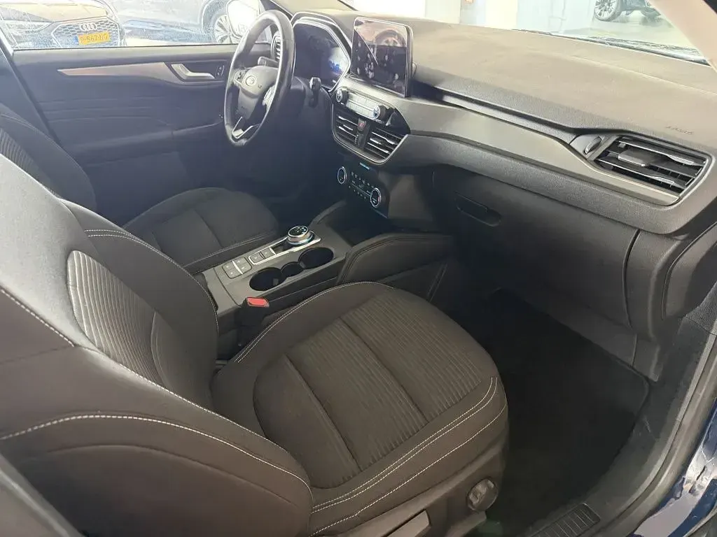 Gebraucht Ford Kuga Titanium 154 PS (113 kW) 2022 Blau SUV