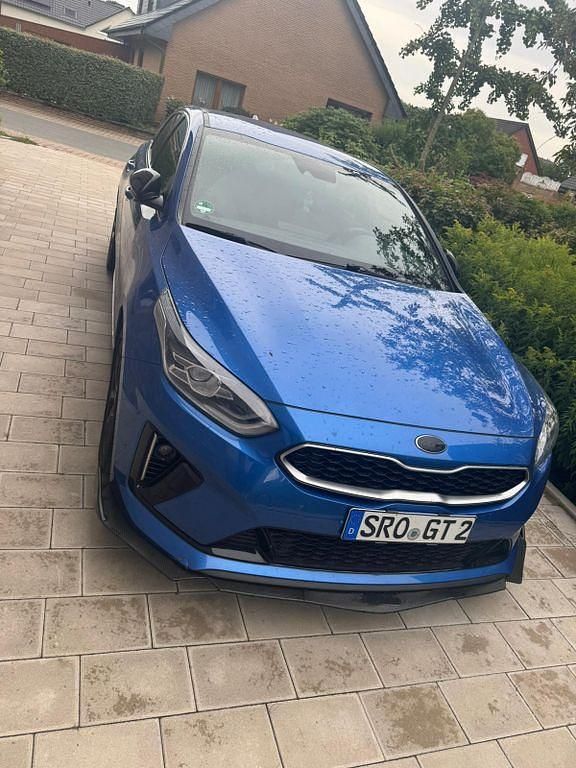 Blau Gebraucht 2021 Kia ProCeed GT-Line Kleinwagen | 19.990 € (Superpreis) - Bild 1/4
