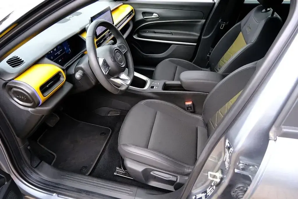 Gebraucht Jeep Avenger EV 114 kW (156 PS) 2023 Grau SUV
