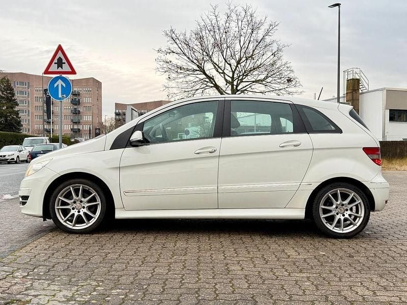 Gebraucht Mercedes B200 136 PS (100 kW) 2009 Weiß Van / Kleinbus