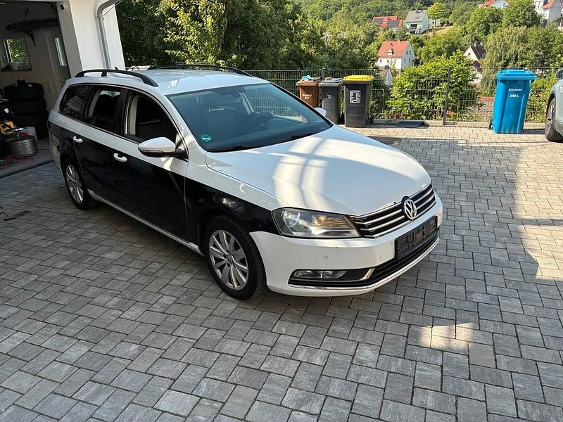 Weiß Gebraucht 2013 VW Passat Kombi | 3.500 € (Superpreis) - Bild 1/4