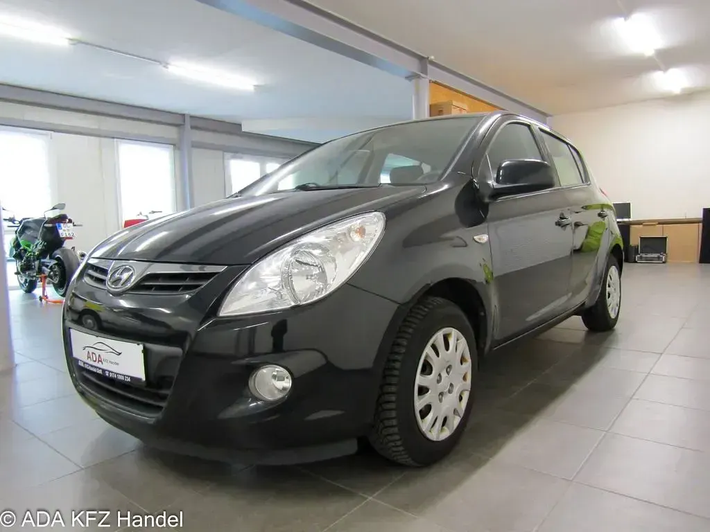 Gebraucht Hyundai i20 Edition 77 PS (56 kW) 2011 Schwarz Kleinwagen
