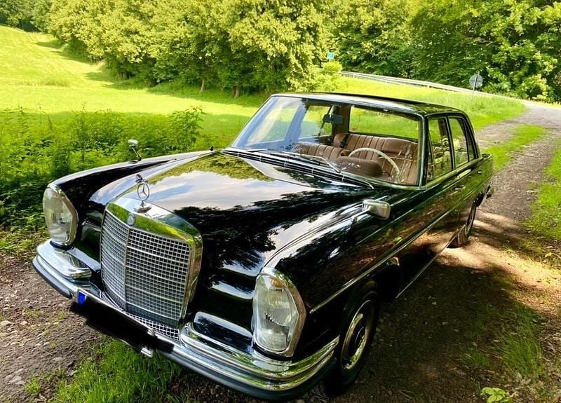 Schwarz Gebraucht 1966 Mercedes 250 SE Limousine | 19.800 € - Bild 1/4