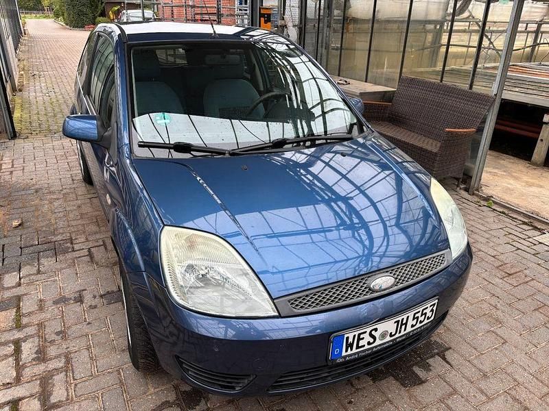 Blau Gebraucht 2005 Ford Fiesta Kleinwagen | 1.500 € (Fairer Preis) - Bild 1/4
