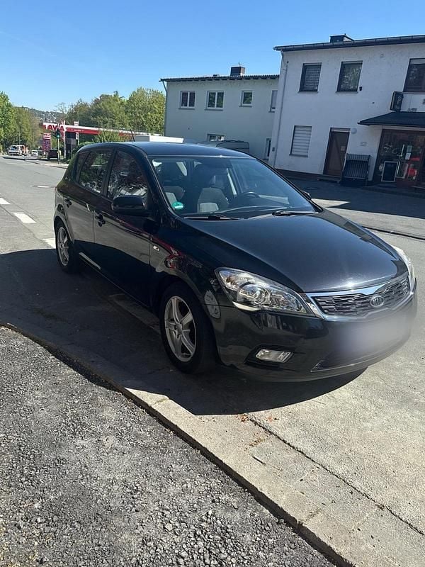 Gebraucht Kia Ceed 109 PS (80 kW) 2009 Schwarz Kleinwagen