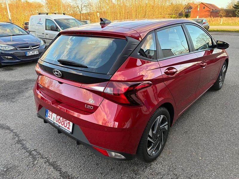 Gebraucht Hyundai i20 Select 101 PS (74 kW) 2021 Rot Kleinwagen