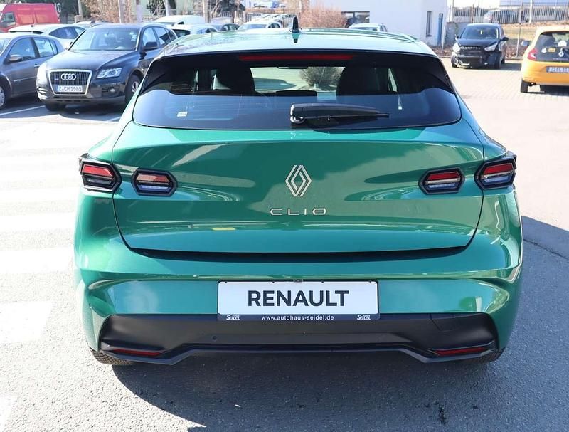 Neu Renault Clio V Evolution 114 PS (83 kW) 2026 Grün Limousine