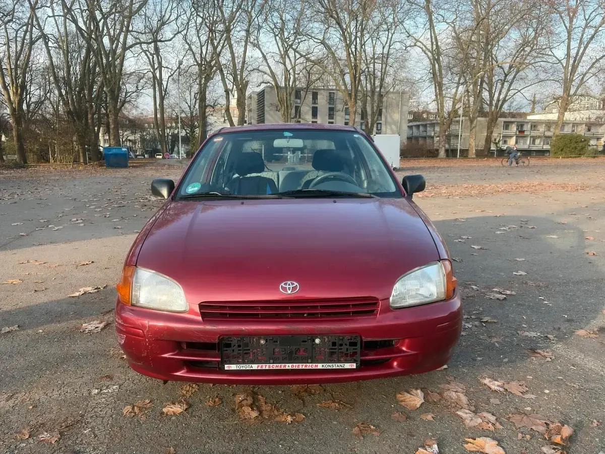 Gebraucht Toyota Starlet 75 PS (55 kW) 1996 Rot Kleinwagen