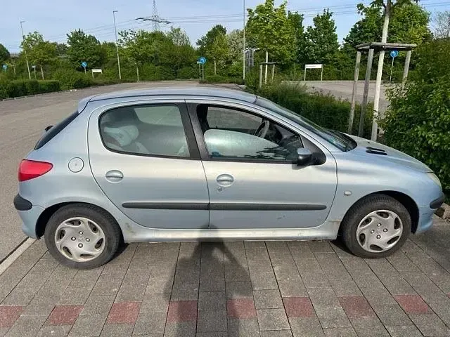 Gebraucht Peugeot 206 75 PS (55 kW) 2001 Blau Limousine