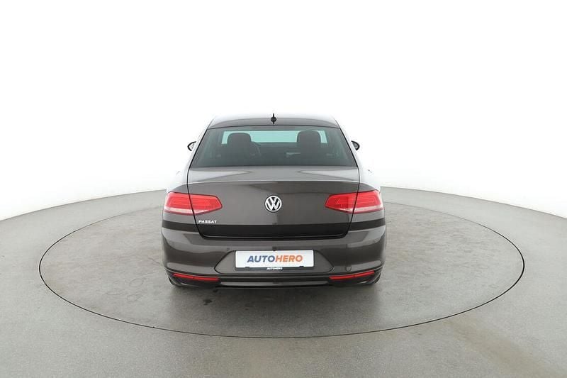 Gebraucht VW Passat Comfortline 150 PS (110 kW) 2016 Braun Limousine