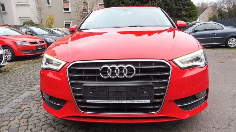 Gebraucht Audi A3 Attraction 110 PS (80 kW) 2015 Rot Limousine