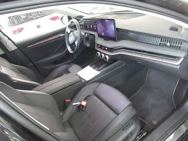 Gebraucht Skoda Superb 265 PS (194 kW) 2025 Ebony schwarz metallic Kombi