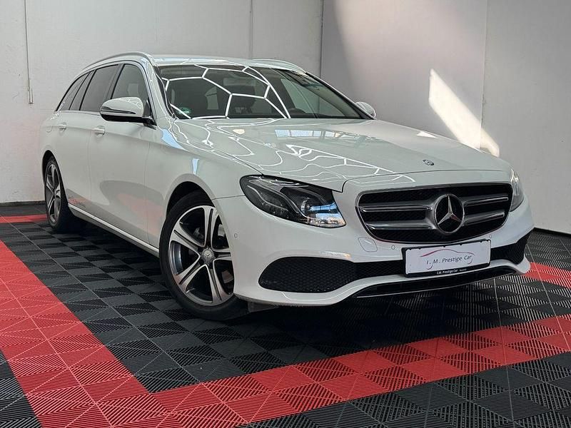 Gebraucht Mercedes E220 194 PS (142 kW) 2017 Weiß Limousine
