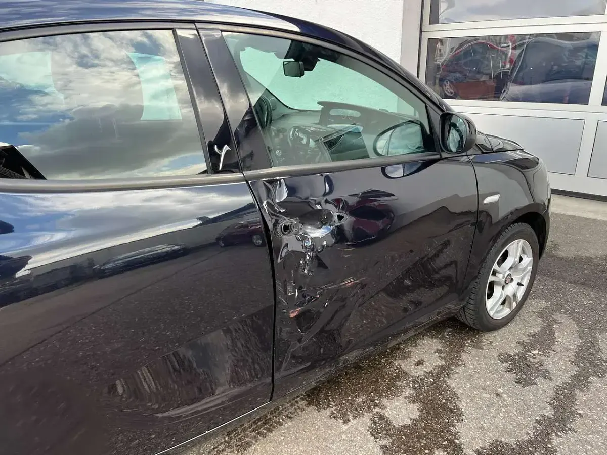 Second-hand Lancia Ypsilon Gold 69 CP (50 kW) 2011 Colore esterno (blu ( vr531/b Hatchback