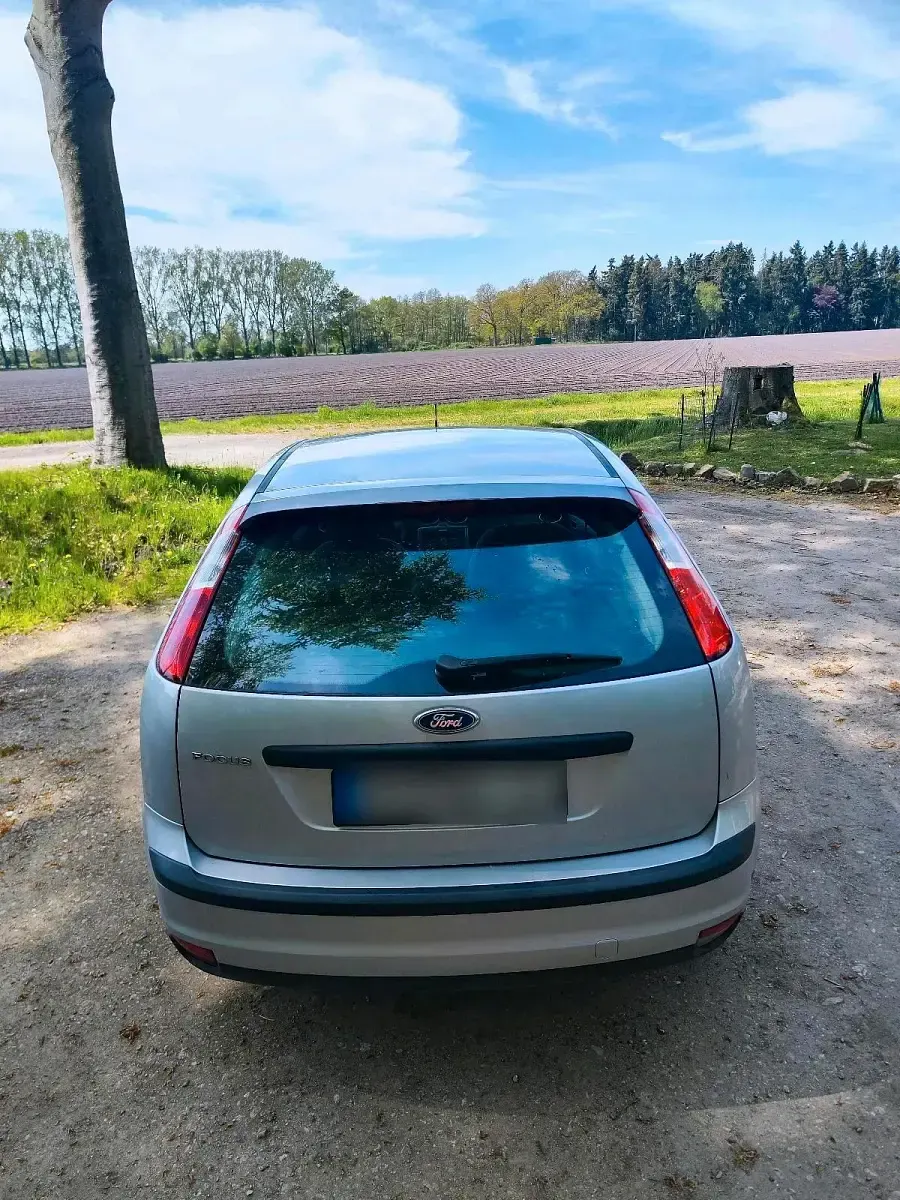 Second-hand Ford Focus 115 CP (84 kW) 2005 Argintiu Hatchback