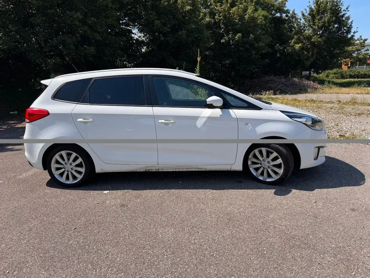 Gebraucht Kia Carens 136 PS (100 kW) 2015 Weiß Van / Kleinbus