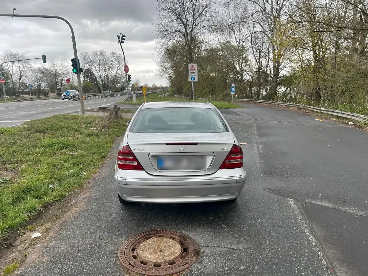 Second-hand Mercedes C220 143 CP (105 kW) 2001 Argintiu Berlinǎ