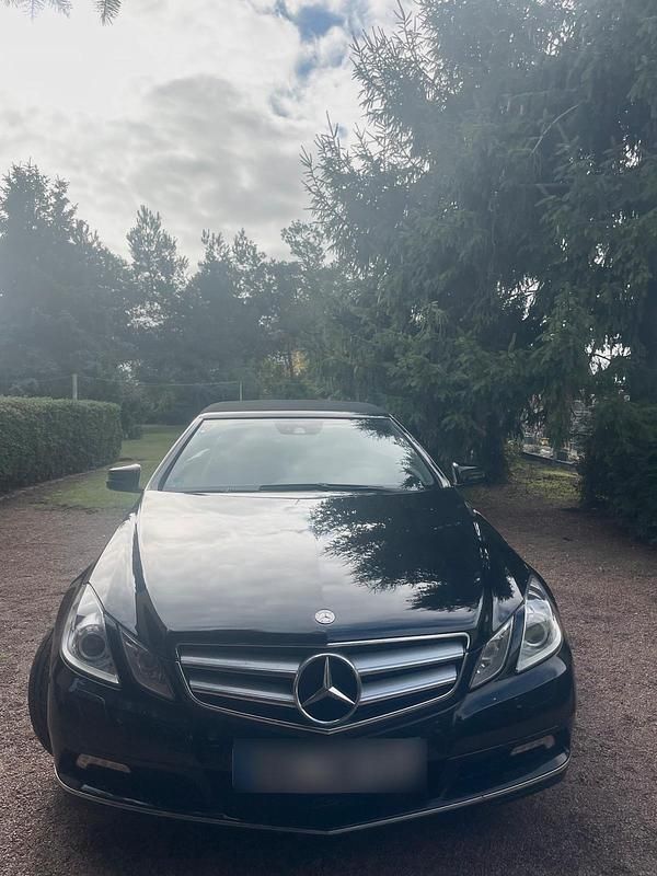 Schwarz Gebraucht 2010 Mercedes E250 Cabrio | 10.900 € (Superpreis) - Bild 1/4
