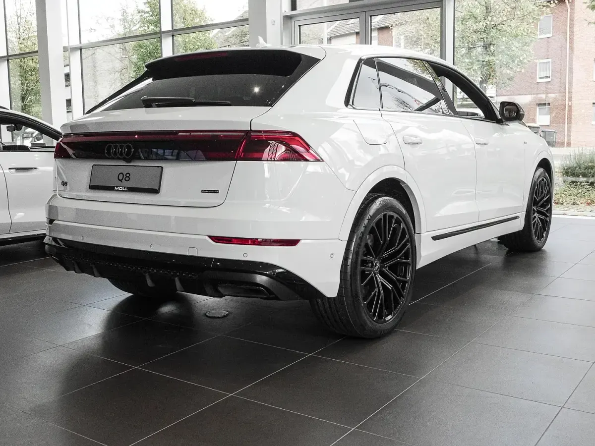 Gebraucht Audi Q8 Ambiente 286 PS (210 kW) 2026 Gletscherweiß metallic SUV