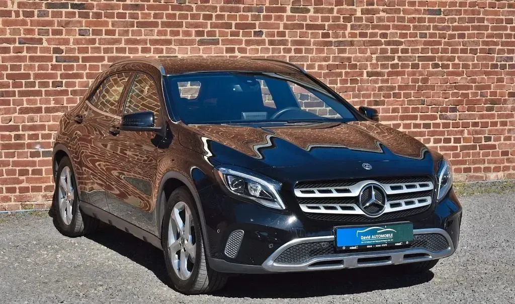 Używany Mercedes GLA180 122 KM (89 kW) 2017 Czarny SUV