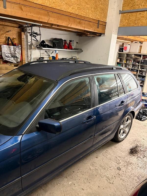 Gebraucht BMW 318 143 PS (105 kW) 2004 Blau Kombi