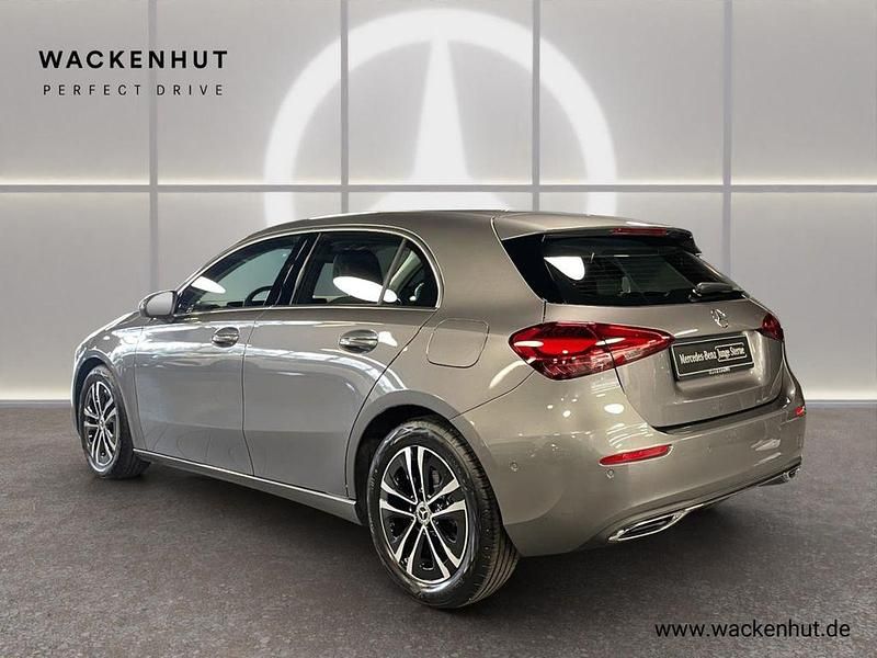 Gebraucht Mercedes A180 Advanced 150 PS (110 kW) 2024 Grau Limousine