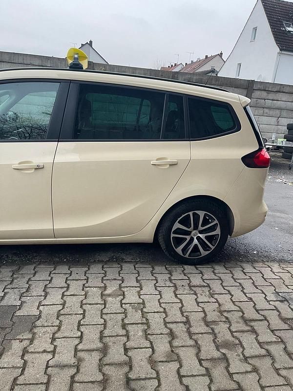 Gebraucht Opel Zafira Tourer 163 PS (119 kW) 2018 Beige Van / Kleinbus