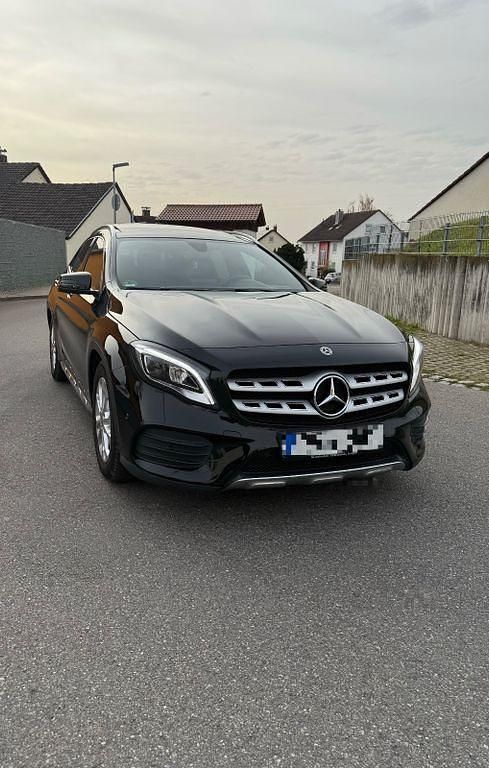 Gebraucht Mercedes GLA250 211 PS (155 kW) 2018 Schwarz SUV