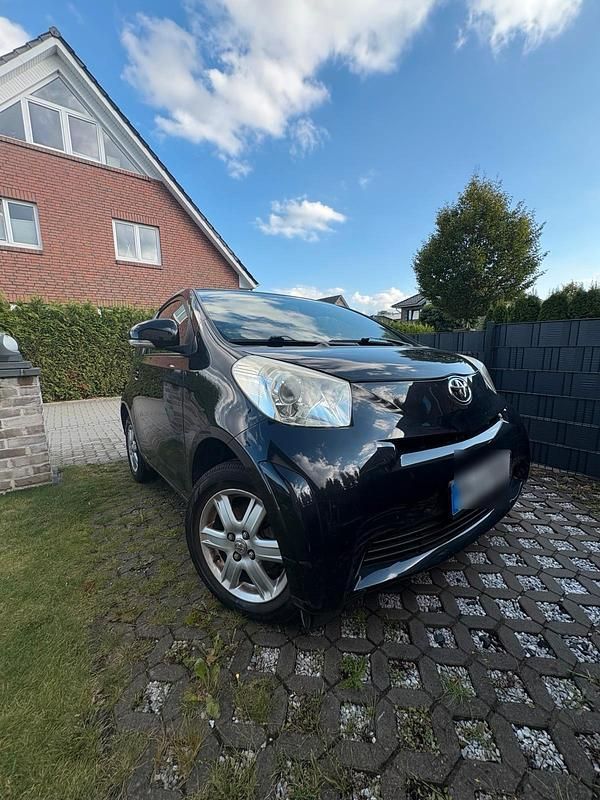 Schwarz Gebraucht 2010 Toyota iQ Kleinwagen | 4.900 € (Etwas zu teuer) - Bild 1/4