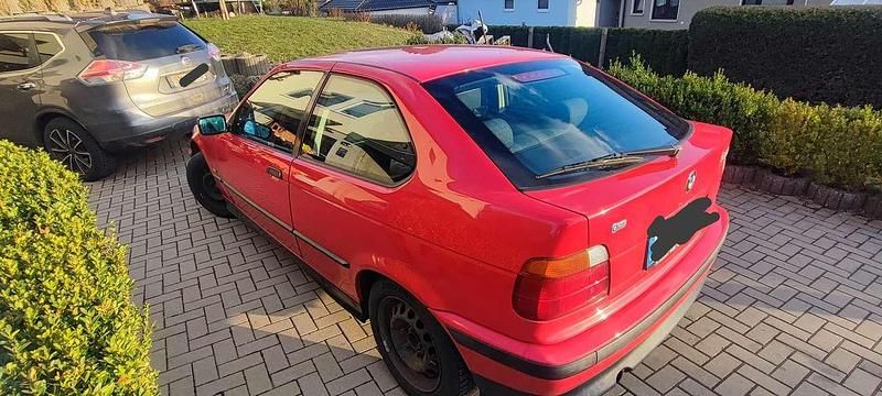 Gebraucht BMW 316 105 PS (77 kW) 1999 Rot Limousine
