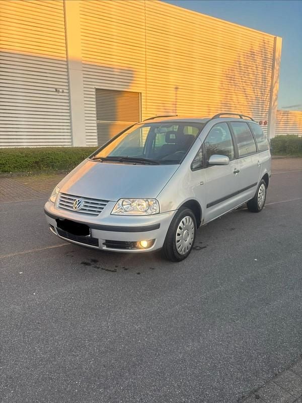 Second-hand VW Sharan 116 CP (85 kW) 2003 Argintiu Monovolum