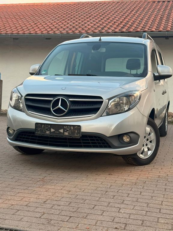 Silber Gebraucht 2018 Mercedes Citan 111 Kombi | 6.000 € (Guter Preis) - Bild 1/4