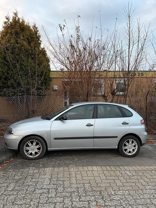 Silber Gebraucht 2004 Seat Ibiza Kleinwagen | 1.900 € (Fairer Preis) - Bild 1/4