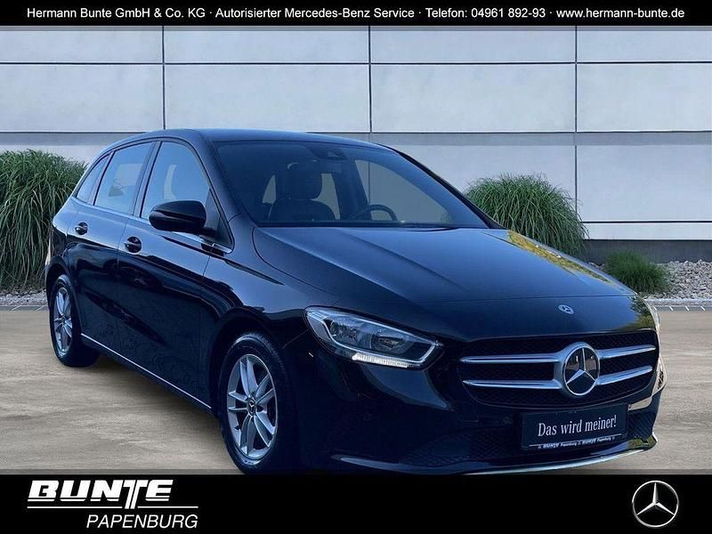 Kosmosschwarz (schwarz) Gebraucht 2019 Mercedes B200 Style Van / Kleinbus | 22.475 € (Etwas zu teuer) - Bild 1/4