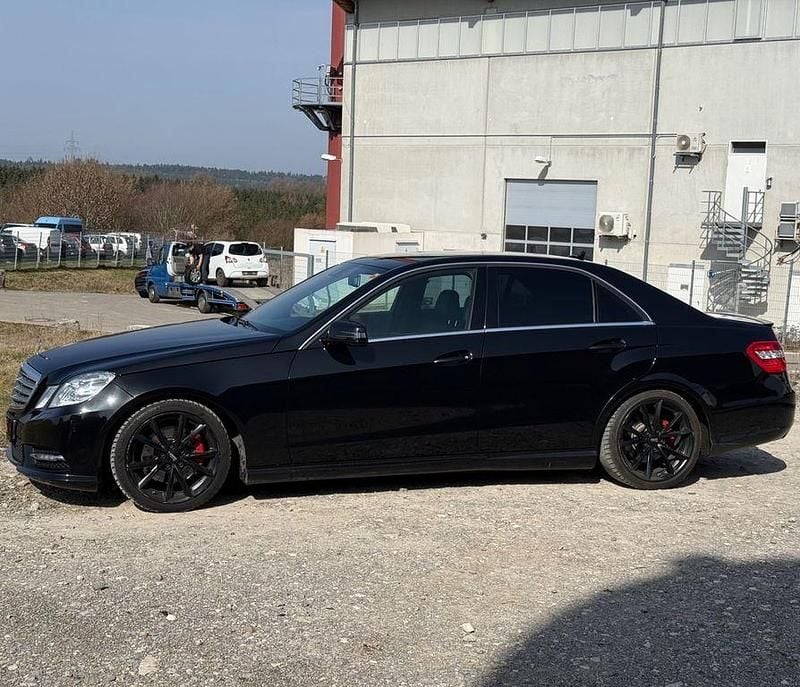 Gebraucht Mercedes E250 Sport 204 PS (150 kW) 2012 Schwarz Limousine