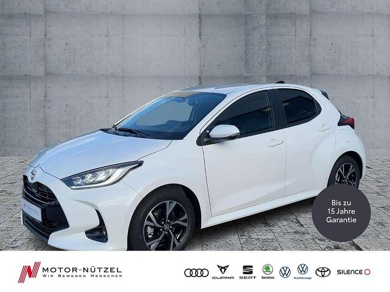 Super white 2 Neu 2025 Toyota Yaris Hybrid Kleinwagen | 22.430 € (Superpreis) - Bild 1/4
