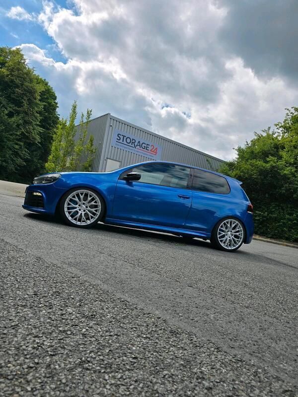 Blau Gebraucht 2010 VW Golf VI R Kleinwagen | 16.526 € - Bild 1/4