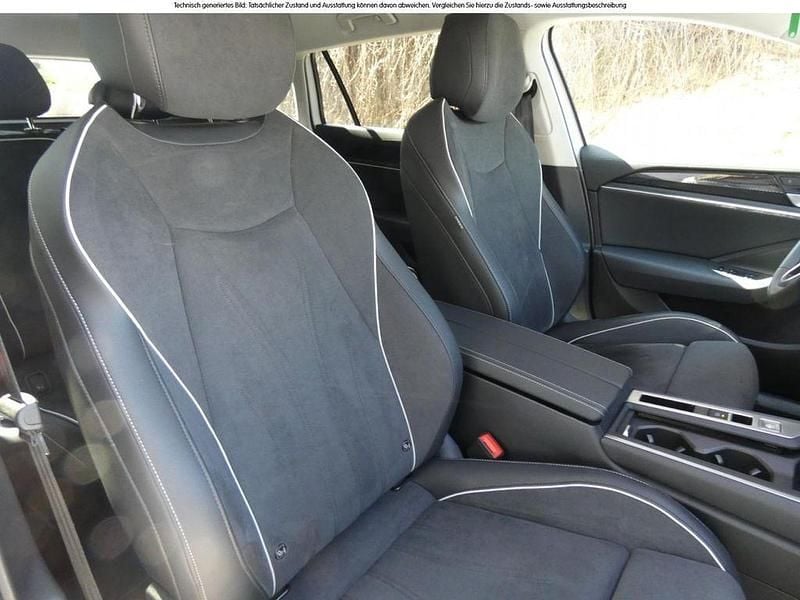 Gebraucht VW Passat Business 150 PS (110 kW) 2025 Pure white (weiß) Kombi