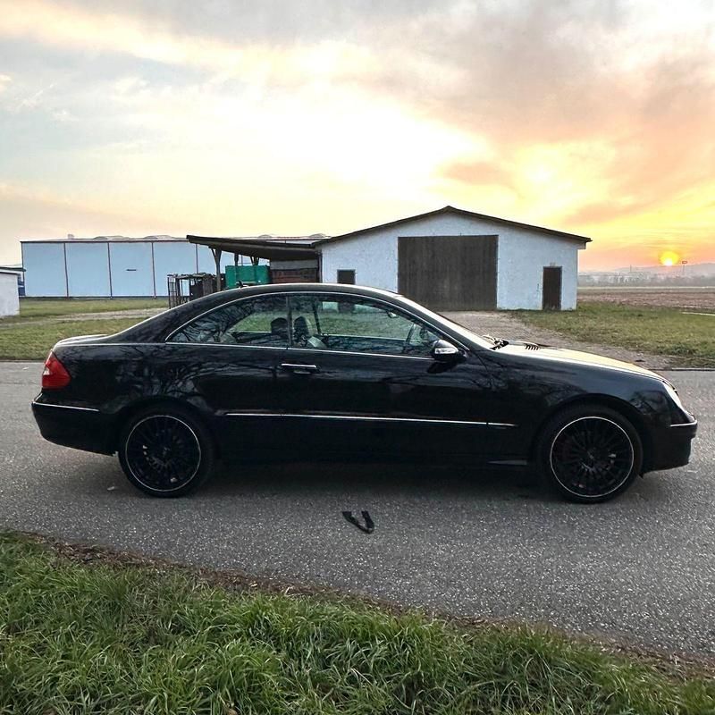 Gebraucht Mercedes CLK220 Avantgarde 150 PS (110 kW) 2008 Schwarz Coupé