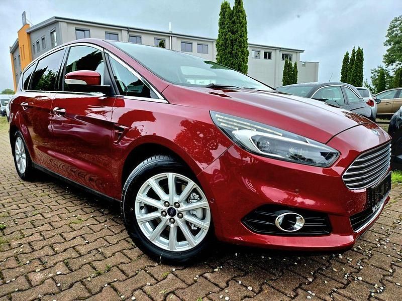 Rot Gebraucht 2016 Ford S-MAX Titanium Van / Kleinbus | 19.800 € (Teuer) - Bild 1/4