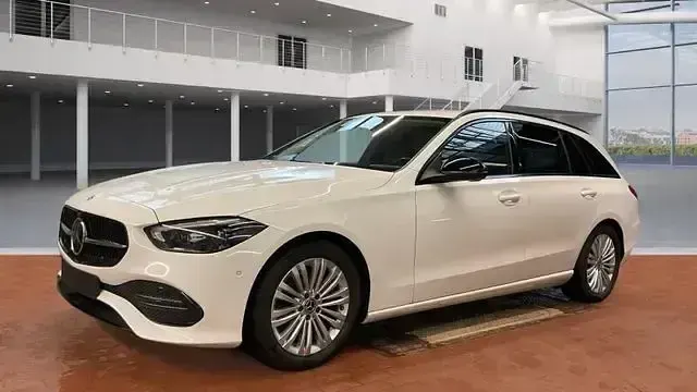 Gebraucht Mercedes C220 Night 220 PS (161 kW) 2023 Weiß Limousine
