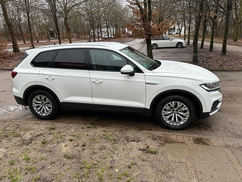 Gebraucht VW Touareg 231 PS (169 kW) 2019 Weiß SUV